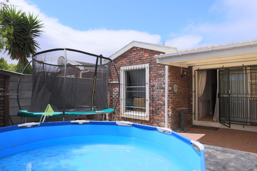 2 Bedroom Property for Sale in Diep River Western Cape